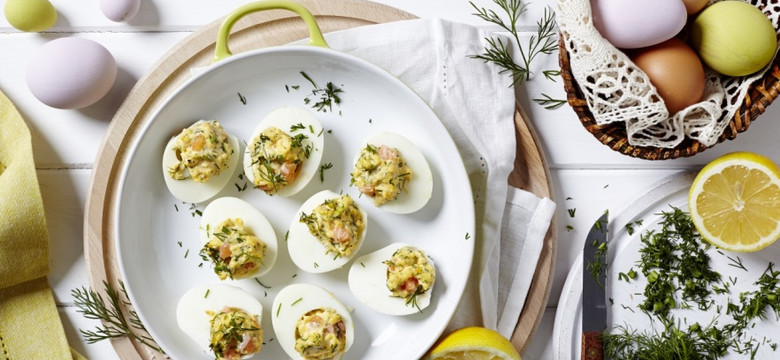 Proste i efektowne danie na wielkanocny stół: PRZEPIS na pyszne jajka faszerowane