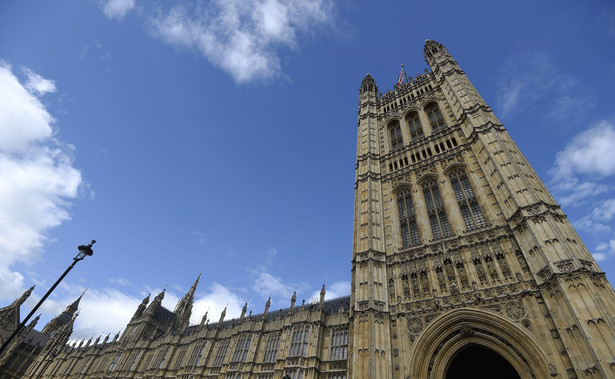 Ponad milion ludzi podpisało petycję o powtórzenie referendum w sprawie Brexitu. Co zrobi Parlament?