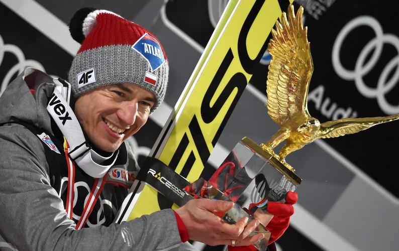 Król Kamil Stoch! W jego kolekcji brakuje już tylko jednego trofeum
