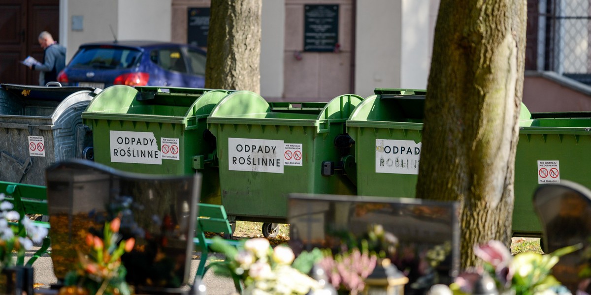 Za wywóz śmieci Warszawiacy zapłacą więcej. Będzie to 65 zł lub 94 zł.