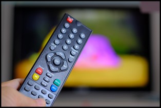 Polsat kontra TVN i TVP. Jak Polacy oceniają stacje telewizyjne? [SONDAŻ]