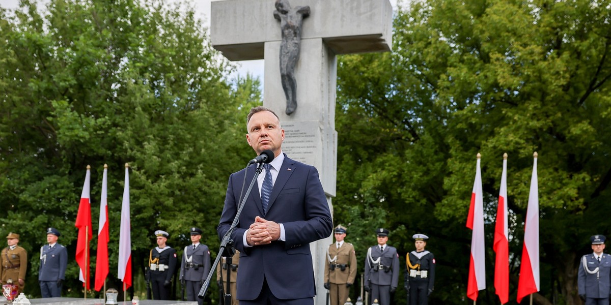 – Tak to było, że mieszkali po sąsiedzku, często skoligaceni, związani różnego rodzaju więziami rodzinnymi, przyjacielskimi, spokrewnieni – mówił Andrzej Duda.