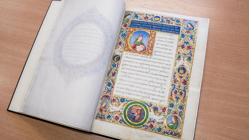 Kronika Korwina to bezcenny manuskrypt liczący 500 lat, jaki znajduje się w Toruniu. Rząd PiS chciał oddać go Węgrom. Obrona zabytku trwała dwa lata. 