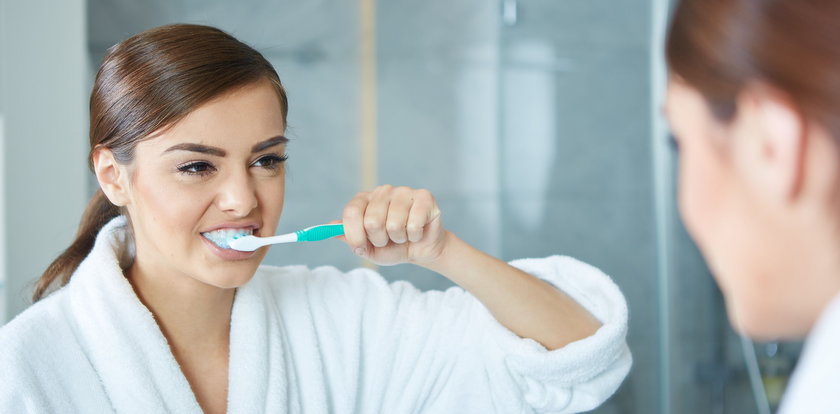 Dentystka zdradza, kiedy nie należy myć zębów