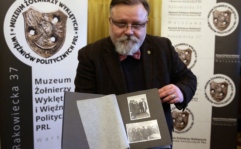 Album ze zdjęciami Heleny Wolińskiej