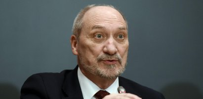 Macierewicz używa siły państwa. Jest donos na dziennikarza do prokuratury