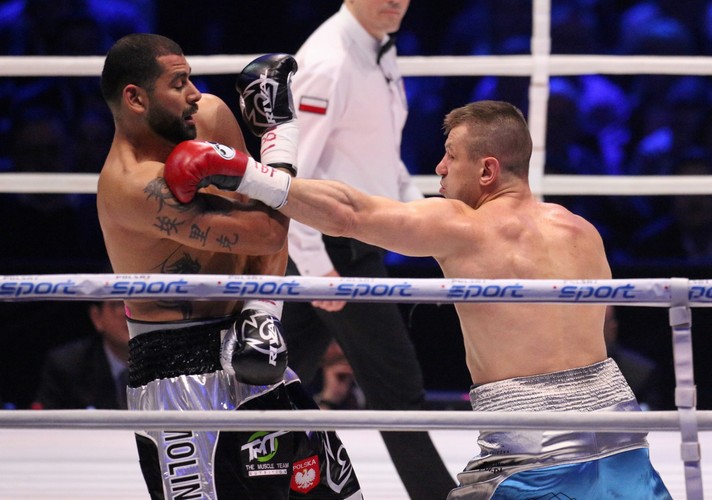 Tomasz Adamek (P) i Amerykanin Eric Molina (L) podczas walki w wadze ciężkiej o pas IBF Inter-Continental, w trakcie gali bokserskiej Polsat Boxing Night