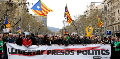 Katalończycy wyszli na ulice. Doszło do starć z policją