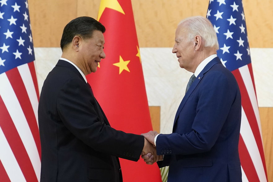 Prezydent USA Joe Biden i prezydent Chin Xi Jinping na szczycie G20 na Bali, 14 listopada 2022 r.