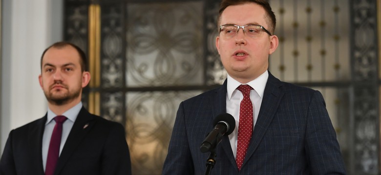 Winnicki: Naturalną rolą mężczyzny jest opieka nad kobietą. PiS do tego nie dorosło