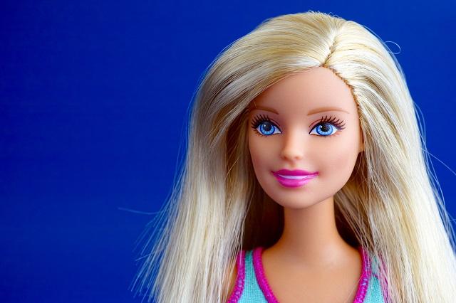 Sportolnak és meditálnak: A testi-lelki feltöltődésre hívják fel a  figyelmet a legújabb Barbie babák! - Glamour