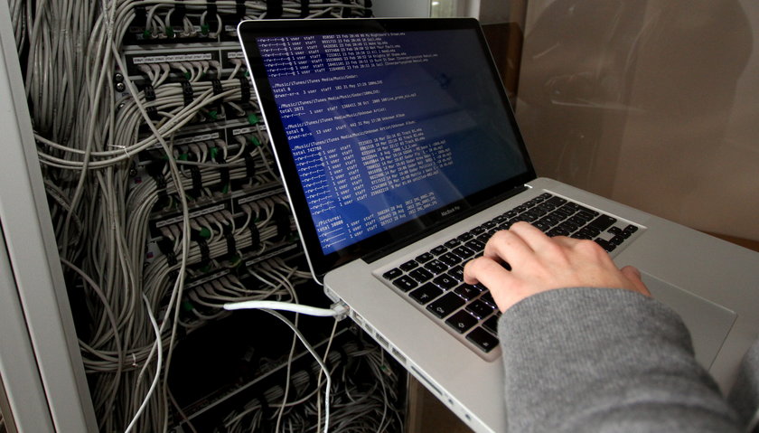 Atak hakerów na MON. Wykradli tajne dane