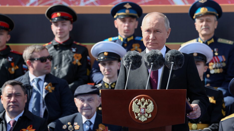 Prezydent Rosji Władimir Putin wygłasza przemówienie podczas defilady wojskowej w Dzień Zwycięstwa. 9 maja 2023 r.