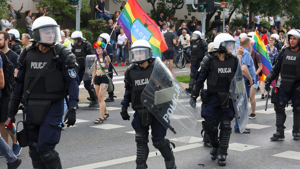 Białystok: policja zapowiada konsekwencje po rozruchach na Marszu Równości