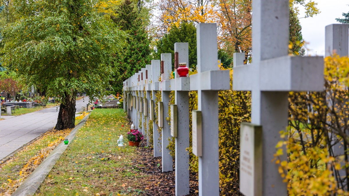 Były szef WSI gen. Bolesław Izydorczyk z kontrowersjami związanymi z inwigilacją Radosława Sikorskiego [Źródło: Onet]