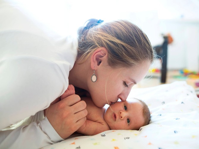 Doktori upozorili da ne ljubimo bebe mlađe od 3 meseca, ovo su fatalne posledice