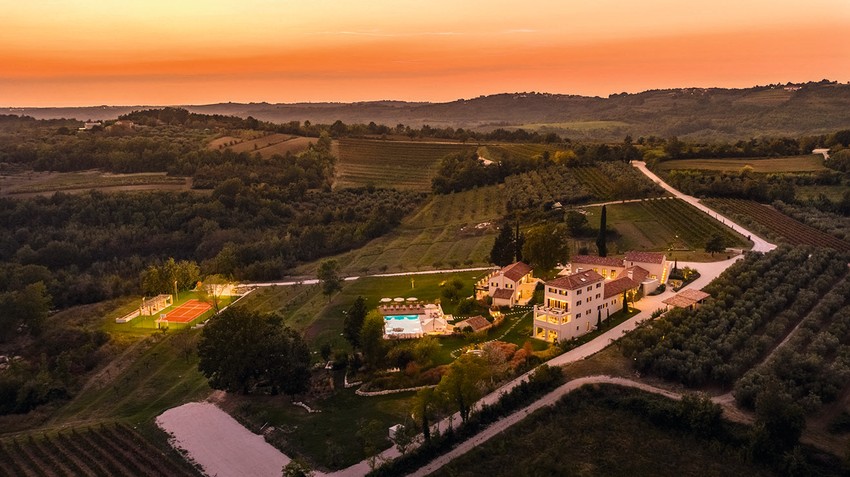 Bajkovita Stancija Baracija, kod Buja