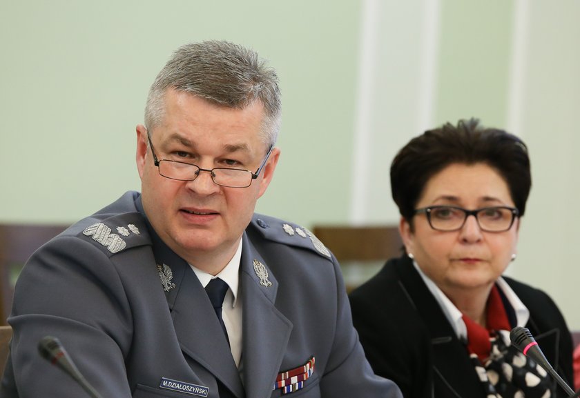 Gen Marek Działoszyński były komendant główny policji i Teresa Piotrowska, szefowa MSW