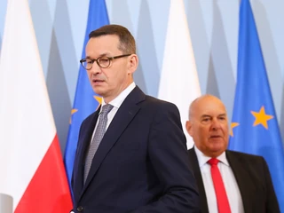 Według zapowiedzi rządu deficyt budżetu państwa ma wynieść w tym roku 13 mld zł, wobec pierwotnie planowanych 82,3 mld zł. Ekonomiści obawiają się jednak, że wydatki pozabudżetowe mogą się okazać niedoszacowane, np. w obrębie Programu Inwestycji Strategicznych Polskiego Ładu