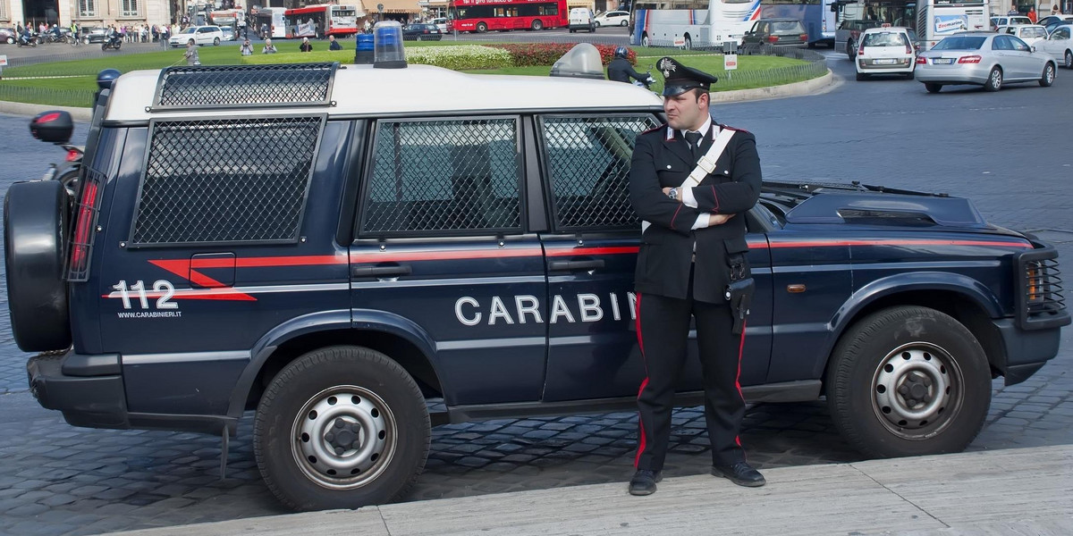 Polski kierowca tira potrącił 2 policjantów