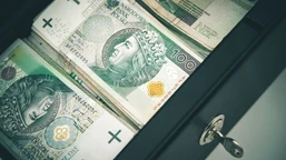 nawet 74 tys. zł. szykuje się potężny zastrzyk gotówki dla nauczycieli