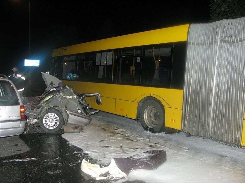 BMW rozpadło się na pół! ZDJĘCIA