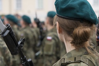 Te osoby dostaną wezwanie do wojska na początku przyszłego roku. Wśród nich kobiety i osoby po 50. roku życia
