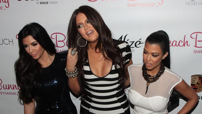 Extra dögös képpel ünnepeltek a Kardashian testvérek