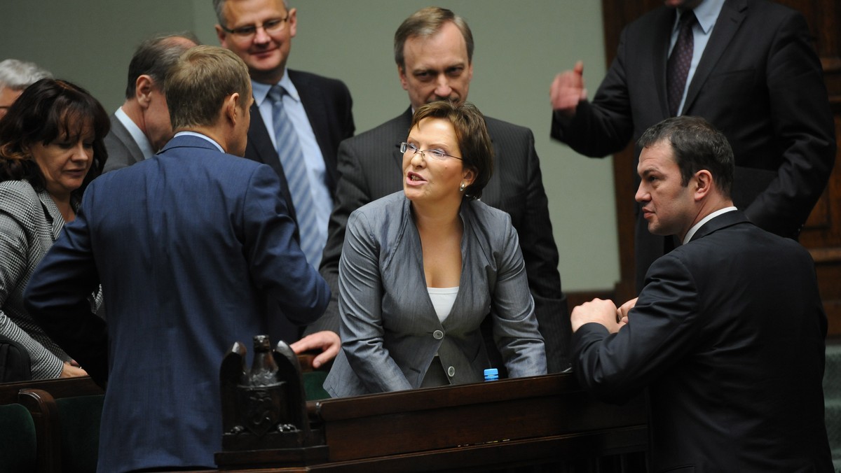 Obecny stan funduszy nie pozwala na finansowanie procedury in vitro. Stoimy przed wyborem, czy finansować chemioterapię nowotworową, czy procedury in vitro - powiedziała w piątek w Krakowie minister zdrowia Ewa Kopacz.