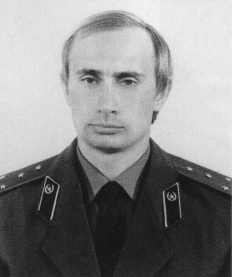 Władimir Putin w mundurze KGB ok. 1980 r.