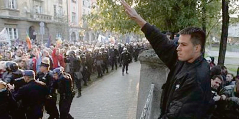 Dok je bio u
"Nacionalnom stroju" zvao se Adolf