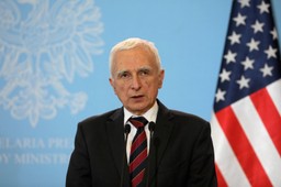 Naimski: Świat nie odchodzi od atomu