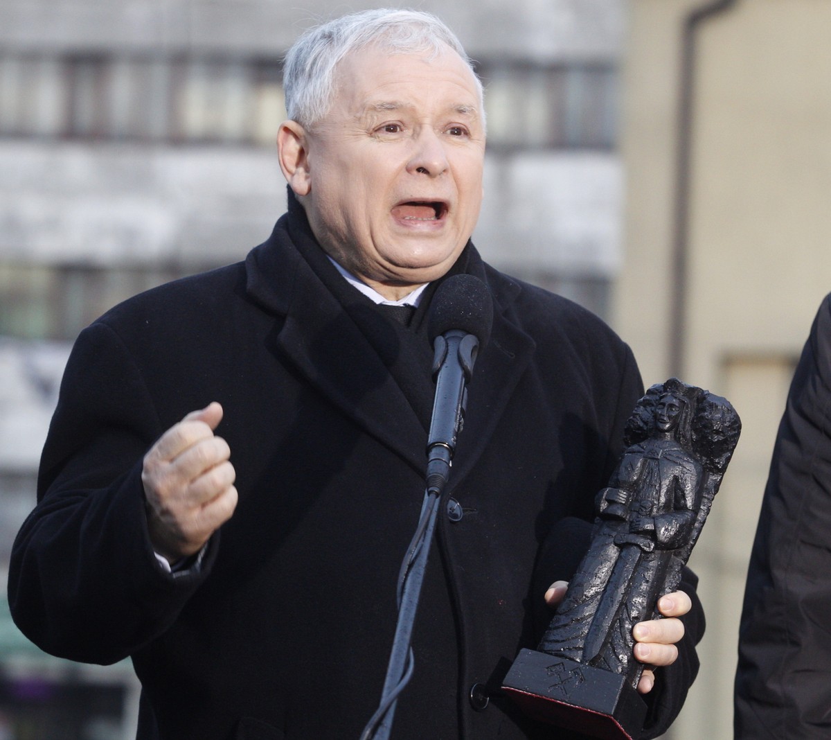 Prezes PiS Jarosław Kaczyński, podczas briefingu przed kopalnią Pokój w Rudzie Śląskiej