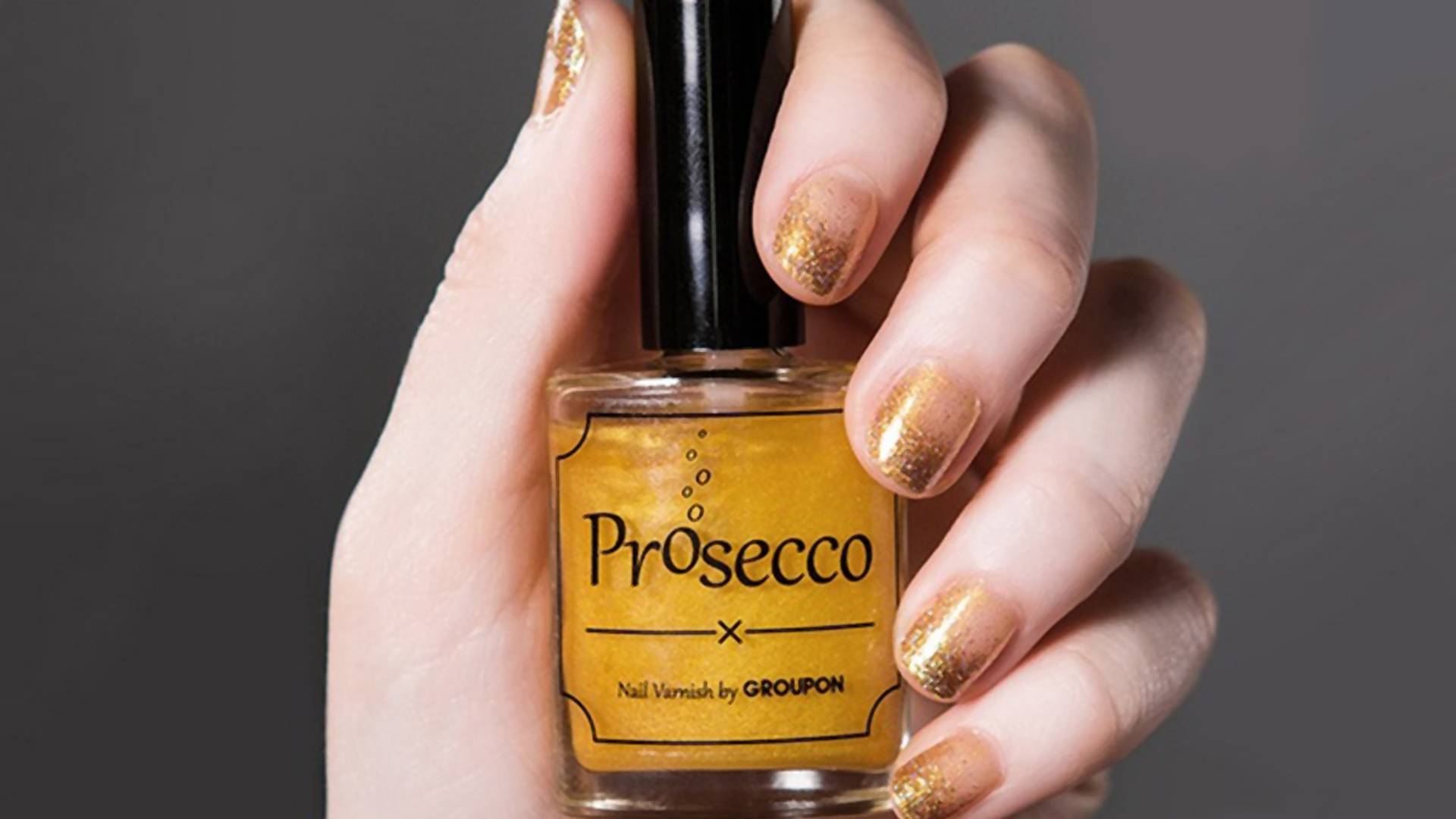 Lakier o smaku i zapachu Prosecco to jedyny kosmetyk, którego dzisiaj potrzebujecie