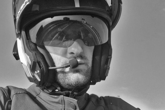 (FOTO) "Komentarisao sam kako dobro voze, ali prebrzo, u sledećoj sekundi, jedan od njih BIO JE MRTAV!": Očevidac o stravičnoj nesreći na "Milošu Velikom" u kojoj je poginuo motociklista (44)