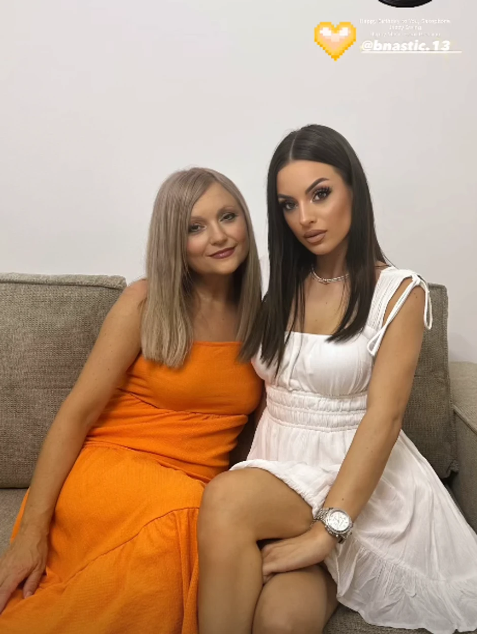 Miona Jovanović sa majkom