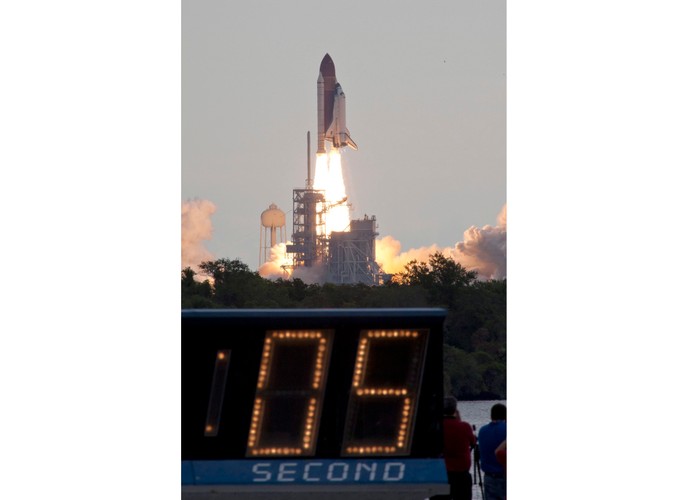 Prom Endeavour w drodze w kosmos