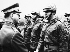 Jaruzelski fałszował swoją teczkę? REWELACJE historyka IPN