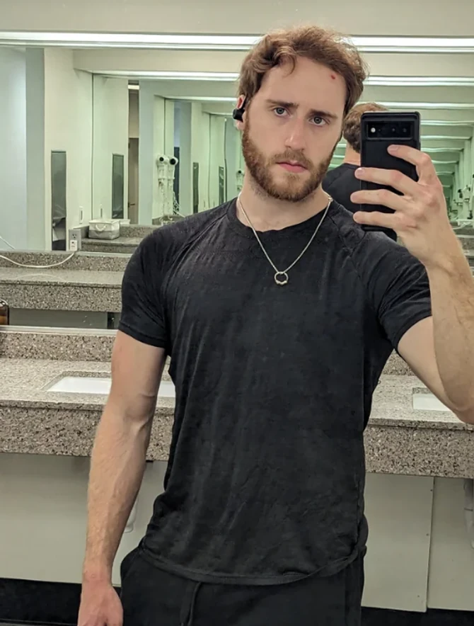 Evo kako ovaj mladić sada izgleda 