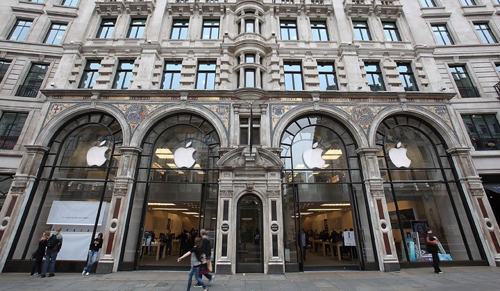 Apple Store w londyńskiej dzielnicy West End, na słynnej ulicy handlowej Regent Street.