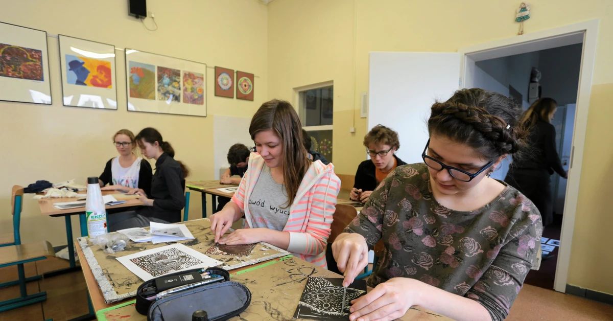 Nowe wymagania dla uczniów z 22 przedmiotów. Politycy prawicy będą zaskoczeni