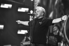 Gdy zaczynał karierę był świeżo upieczonym mężem. 'Pchała mnie do tego żebym się realizował'