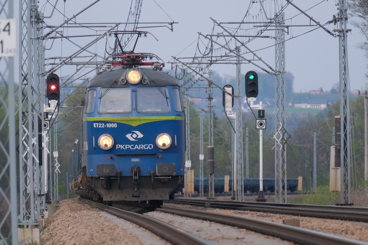 Mimo zwolnień koszty zatrudnienia w PKP Cargo bez zmian. Akcje mocno w dół