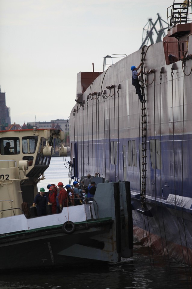 GDAŃSK STOCZNIA PÓŁNOCNA WODOWANIE PROMU