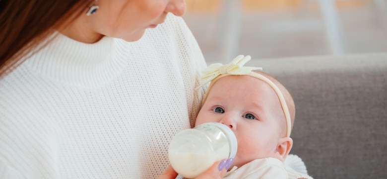 Pilny komunikat GIS. Kolejne partie popularnego mleka dla niemowląt wycofane
