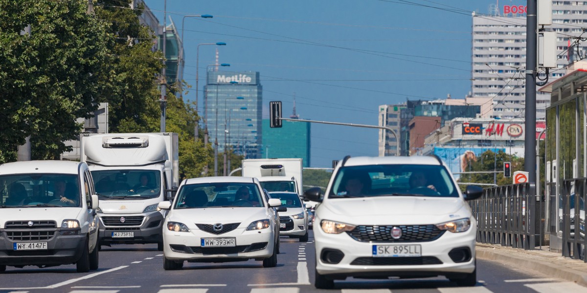 Z opublikowanego we wtorek sprawozdania rocznego UFG za 2019 r. wynika, że zidentyfikował on w tym czasie ok. 127 tys. posiadaczy pojazdów mechanicznych, którzy nie posiadali obowiązkowego ubezpieczenia OC - pisze "Rz".