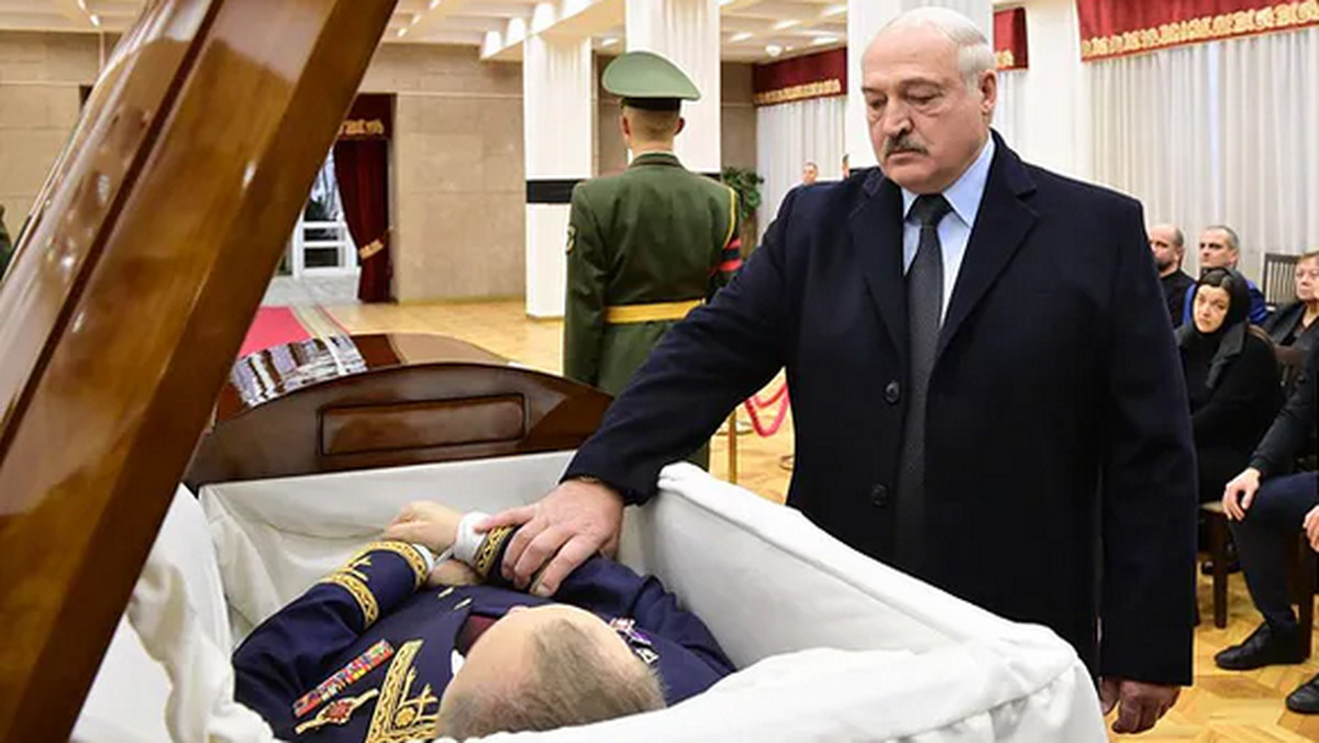 W Mińsku pogrzeb szefa MSZ Białorusi. Łukaszenko żegna zmarłego ministra