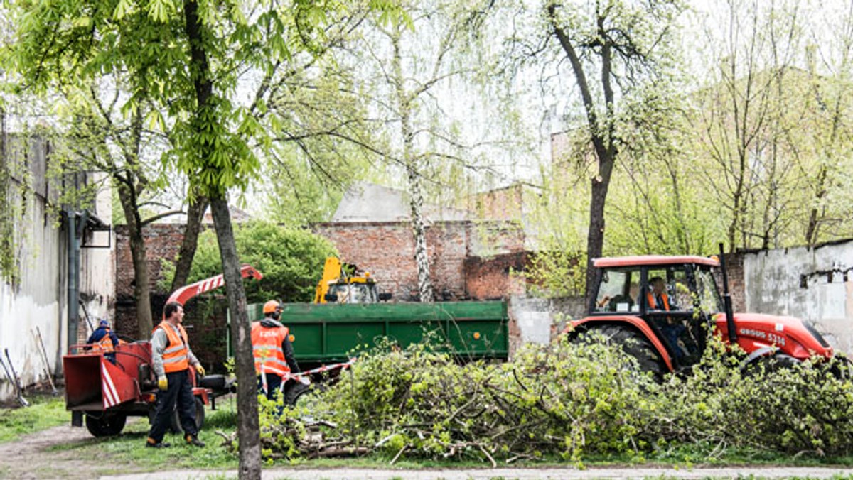 Zieleń w miniaturze, czyli parczek – oto, jaka inwestycja rusza właśnie w ścisłym centrum miasta. Rozpoczęły się prace przy tworzeniu pierwszego z sześciu parków kieszonkowych, które mają powstać w tym roku na Starym Polesiu. Roboty przy ulicy Strzelców Kaniowskich zakończą się w czerwcu.