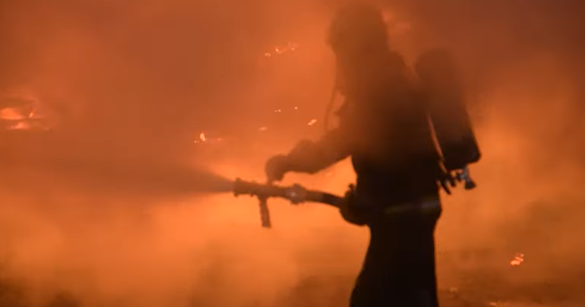 Ők akkor érkeznek, amikor már mindenki más menekülne – videón a hős magyar tűzoltók