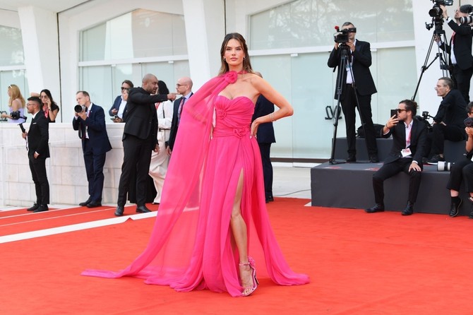 Alesandra Ambrosio 